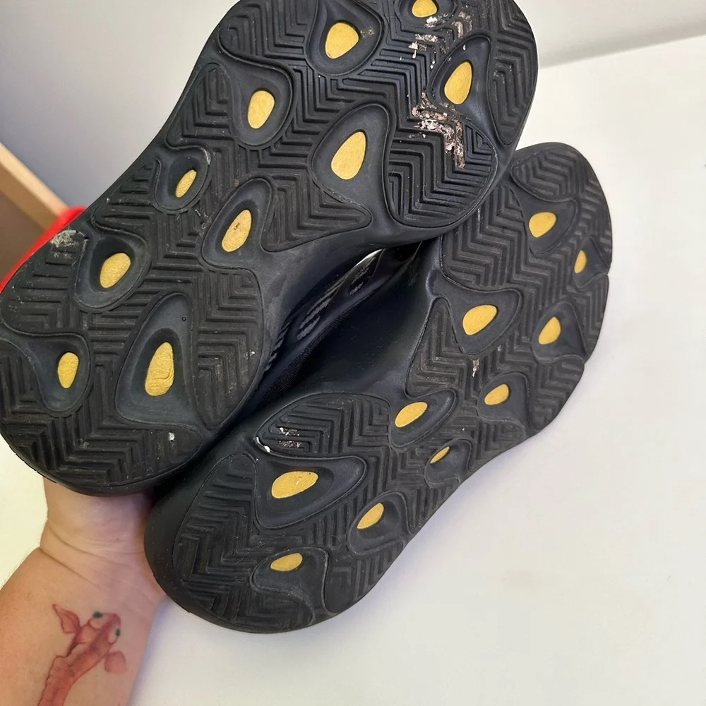 Yeezy 700 V3 'Dark Glow - Picture 4 of 5